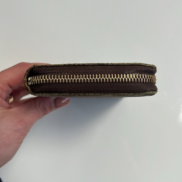 Louis Vuitton Denim Long Zippy Wallet in great condition - Picture 6 of 17